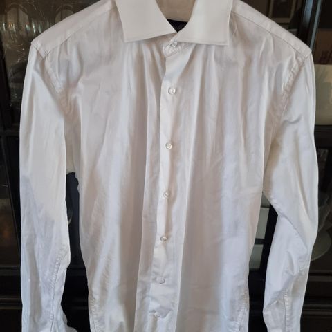 Hvit skjorte str. S/37-38 fra Brunelli som ny