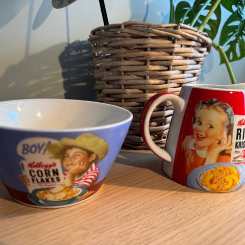 Skål og mugge med kelloggs motiv selges samlet