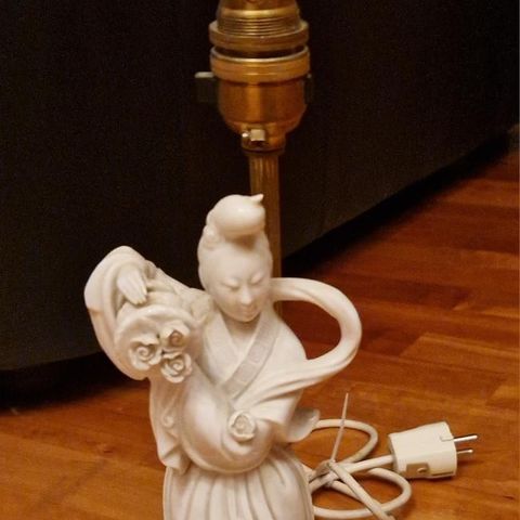 Dehua porselen Guan Yin bordlampe