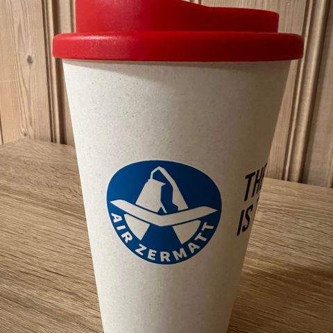 Se! Mugg med lock Air Zermatt ny og sjeldent kaffekopp med lokk