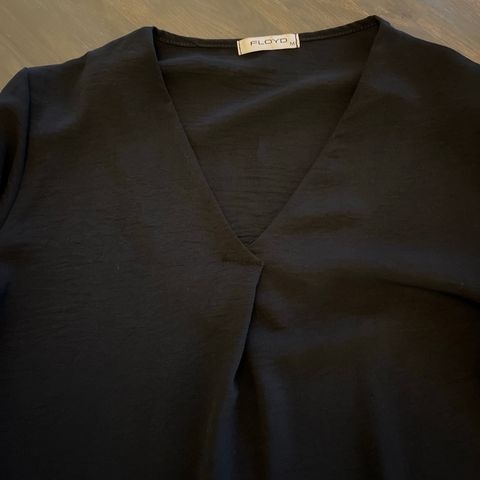 Nydelig sort bluse fra Floyd i str M.