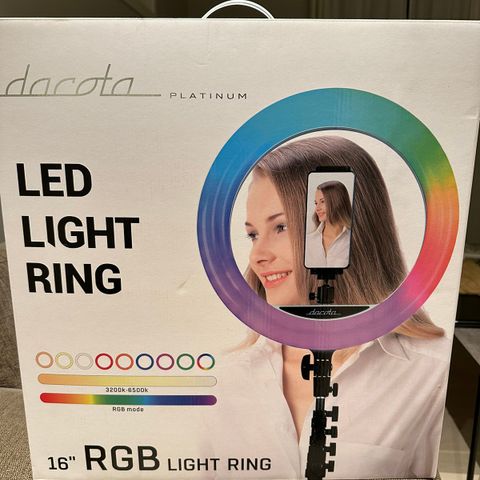 Dacota Platinum 16" RGB LED-lyskring med stativ - 1449 kr hos Power