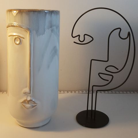 Nye: "Dali" vase & "Dali" figur i metall  Begge samlet 295,- . trnd