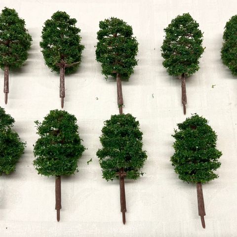 Løvtrær - høyde ca. 7 cm  til model landskap - 9 stk