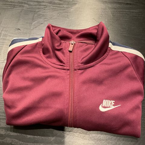 Retrostil - jakke fra Nike