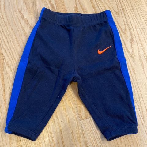 Nike bukse str. 62 cm