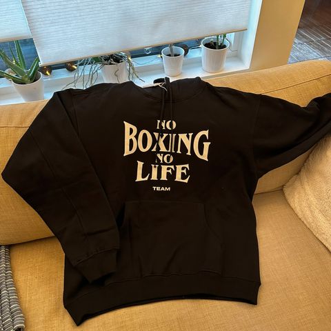 Vailent hoodie med No Boxing No Life logo str L