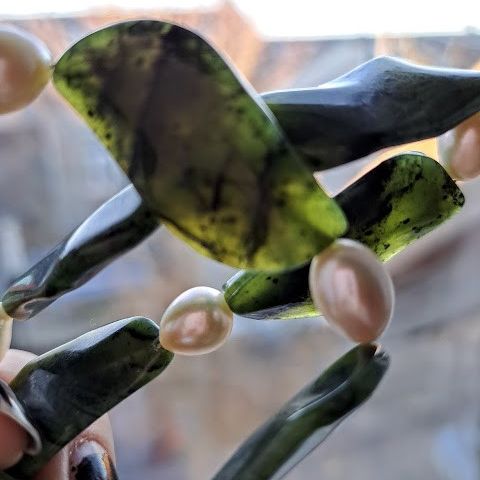 Jade halskjede med  ekte barokk perler 46 cm