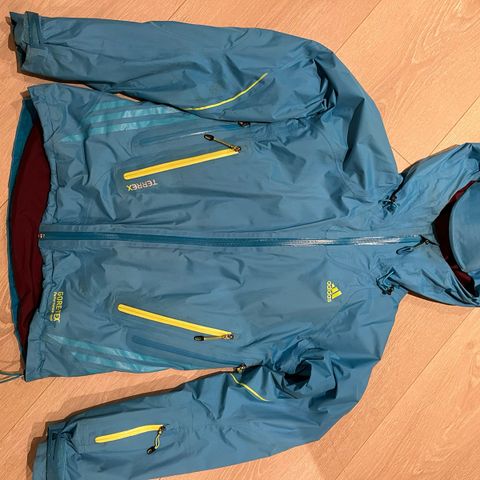 Gore-tex jakke fra Adidas i str. 36