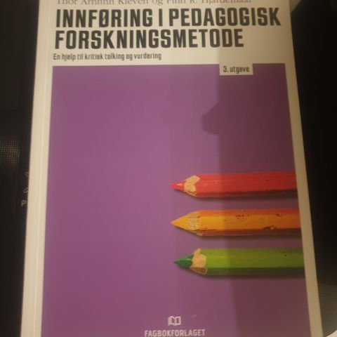 Innføring i pedagogisk forskningsmetodeen hjelp til kritisk tolking og vurdering