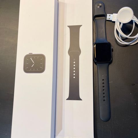 Apple Watch Series 5 44MN