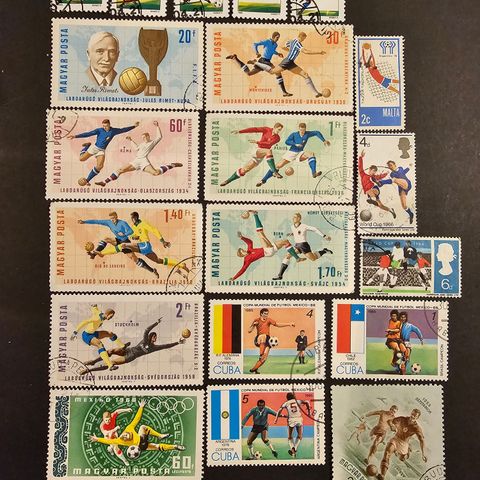 20 forskjellige frimerker med fotball