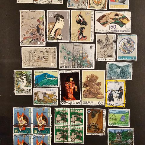 25 forskjellige frimerker fra Japan