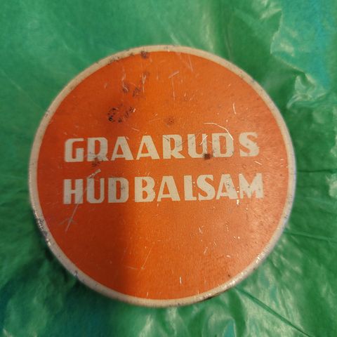 Gammel retro boks fra Graarud Hudbalsam selges