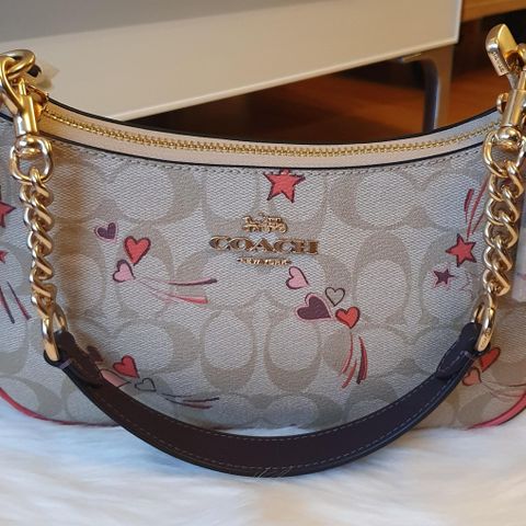 Coach CJ644
Teri Shoulder Bag