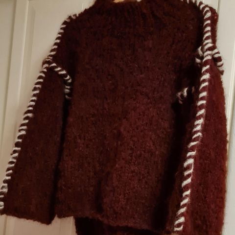 Hjemmestrikket stitch genser, garn fnugg fra Camilla Pihl