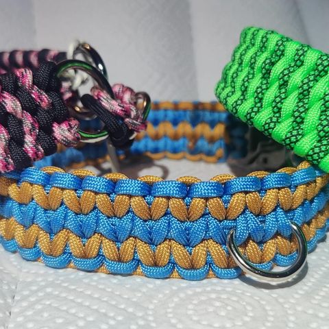 Diverse paracord halsbånd selges