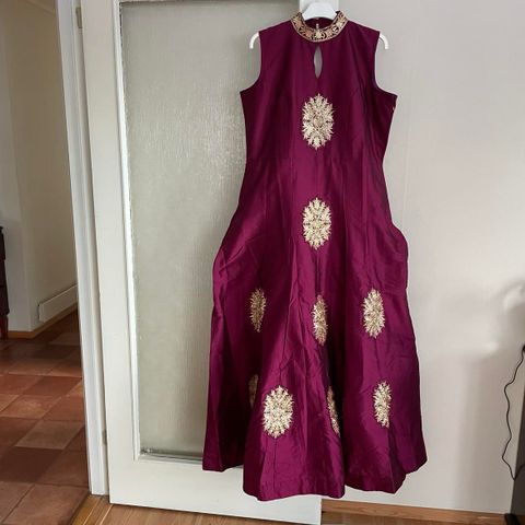 Helt ny kjole fra India