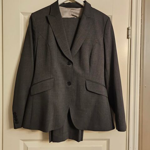 Riccovero blazer str(40) og bukse (str42)