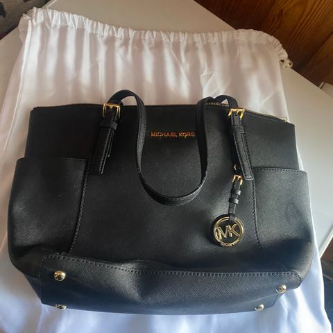 Michael Kors Jet set travel saffiano leather top zip tote selges