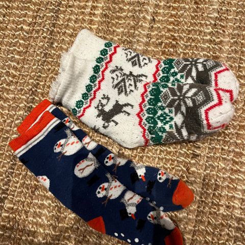 Sokker (med julemotiv)12-14 cm i fotmål