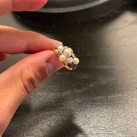 Unik Perlering med Diamanter i 14 karat Gull