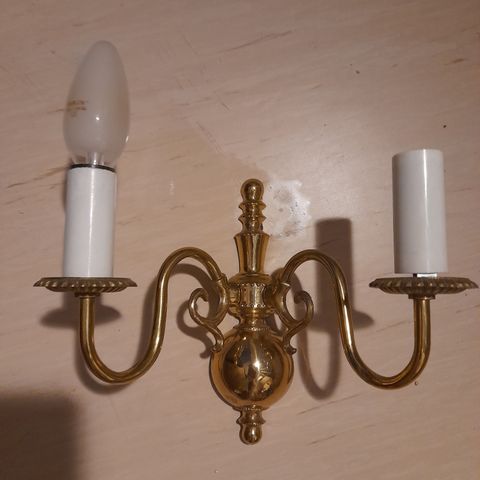 Veggen lampe 150 kr