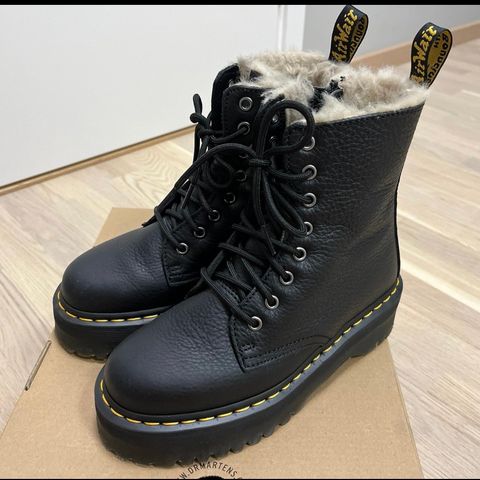 Doctor Martens 37 (passer for 36)