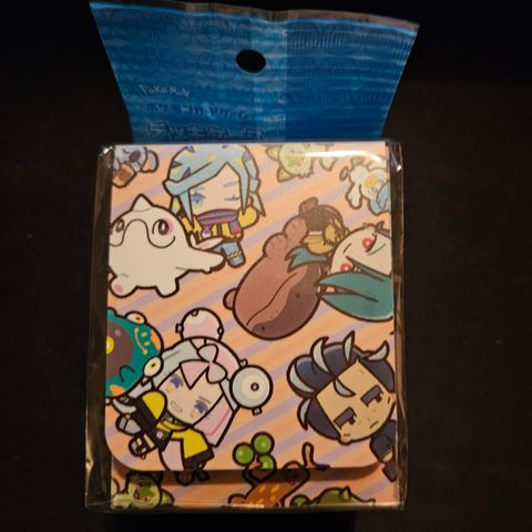 Pokemon center deck box fra Japan - Iono, Nemona, Penny