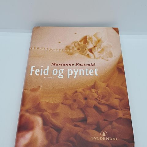 Feid og pyntet - Marianne Fastvold