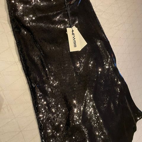 Ny pris: Nytt FWSS skjørt- Bias Cut Sequin Jet Black