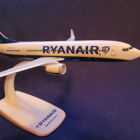 Ryanair 737 MAX 8 (737 8200) Flymodell (1:200 PPC Holland)