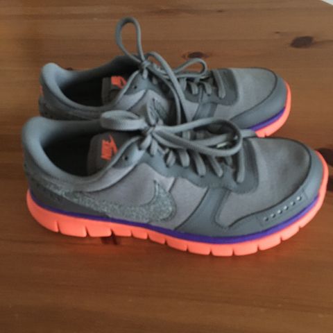 NIKE, Joggesko jente, nye i størrelse 37  - 350 kr