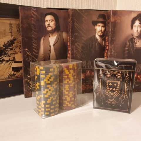 Strøken 'Deadwood' Collection box selges kr 300,-
