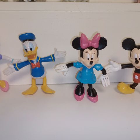 4 Disneyfigurer (Donald Duck, Dolly Duck, Mikke mus og Minnie)