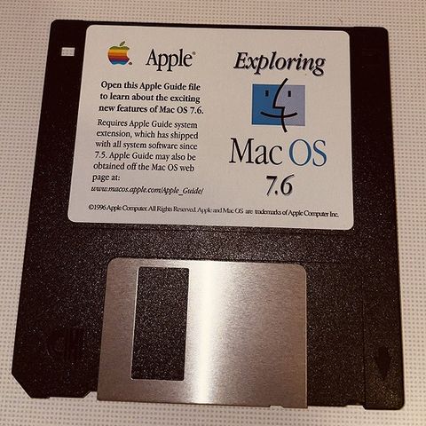 VINTAGE APPLE MACINTOSH 1996 / exploring MacOS 7.6 floppy