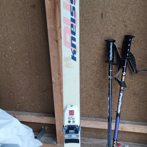 Slalomski merke; Kneisell, Marker bindinger, og skistaver medfølger. Lite brukt.