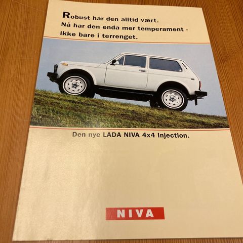 BILBROSJYRE - LADA NIVA 4WD 4X4 INJECTION - 1994