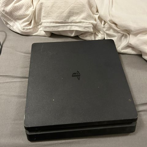 PS4 SLIM + kontroller