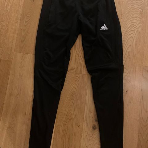 Adidas treningsbukse str XS selges kr 290