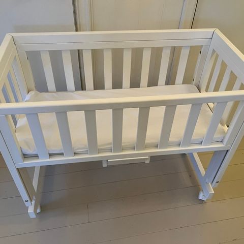 Troll bedside crib baby seng