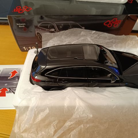 NZG Mercedes EQC400 W293 1:18