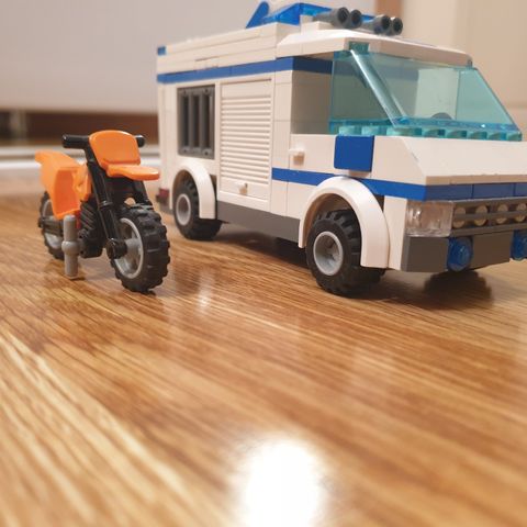 Lego city prisoner transport