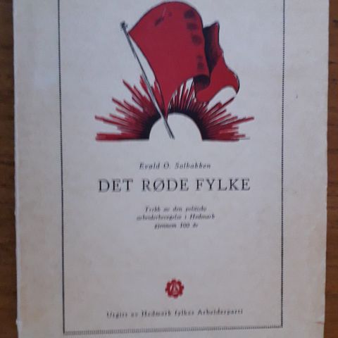 Det røde fylket gjennom 100 år, av Evald O. Solbakken.