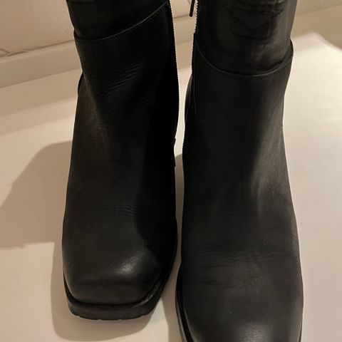 Som nye! Sixtyseven boots, str 39. Sort skinn