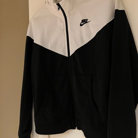 Nike jakke str M