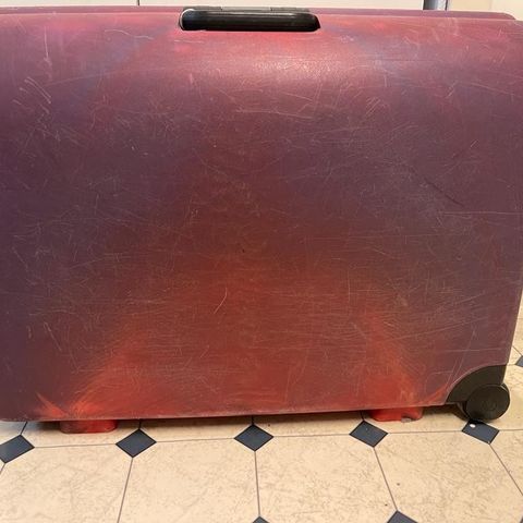 Carlton rød koffert
