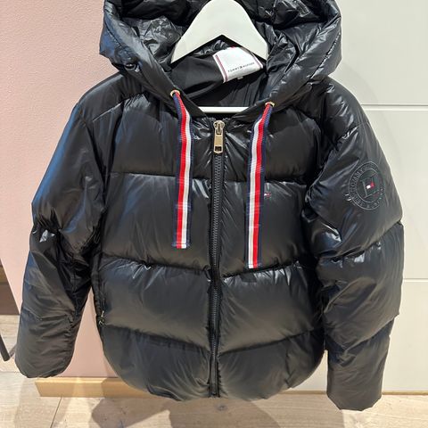 Tommy Hilfiger svart dunjakke str XS