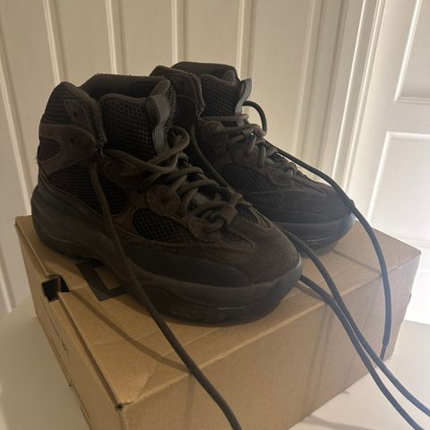 Yeezy desert boot oil. Eske følger med hvis ønskelig.