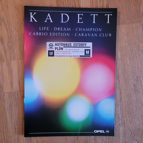 Brosjyre Opel Kadett Life, Dream, Champion, Cabrio Edition og Caravan Club 1990